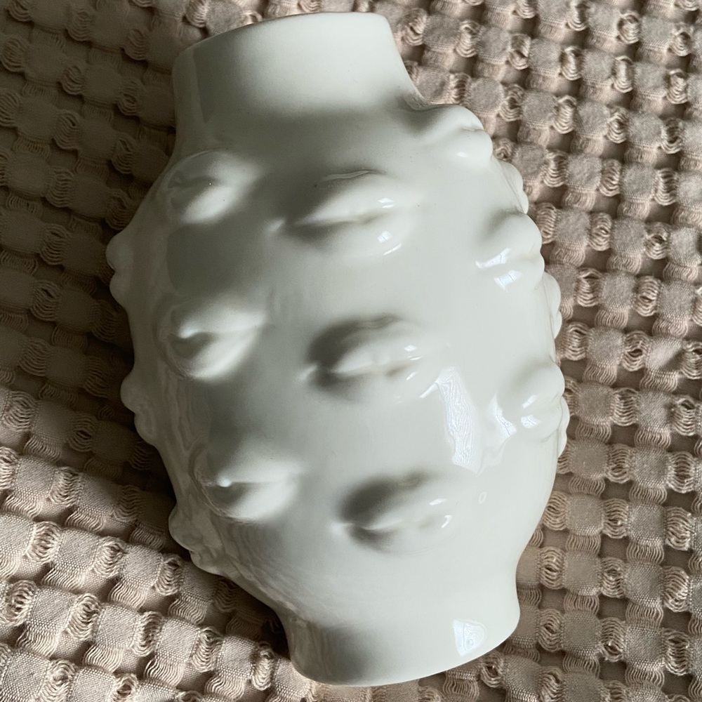 Ceramic lips vase